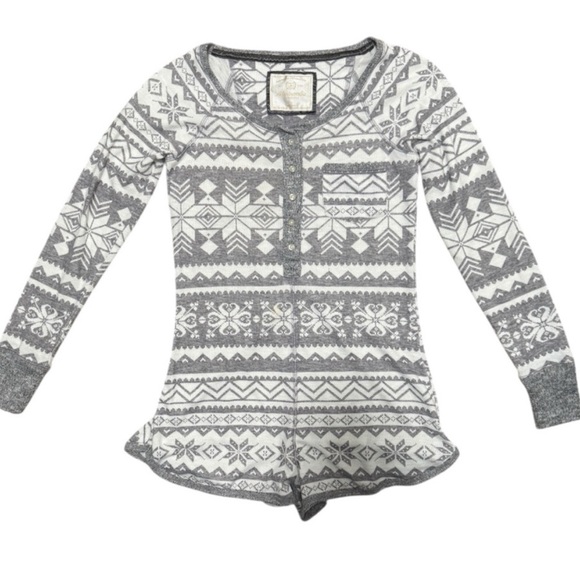 Abercrombie & Fitch Gray and White Patterned Sleep Romper - Picture 1 of 4